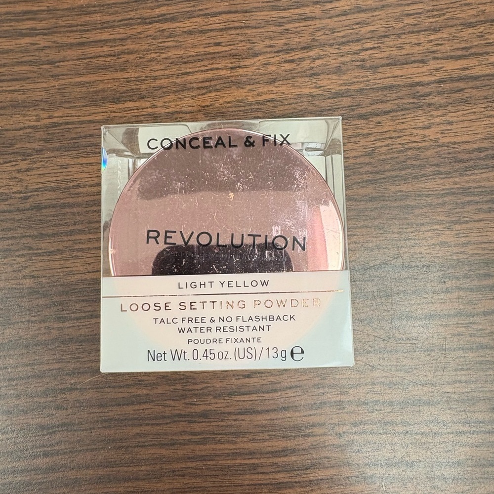 Makeup Revolution Conceal & Fix Loose Setting Powder Light Yellow NIB